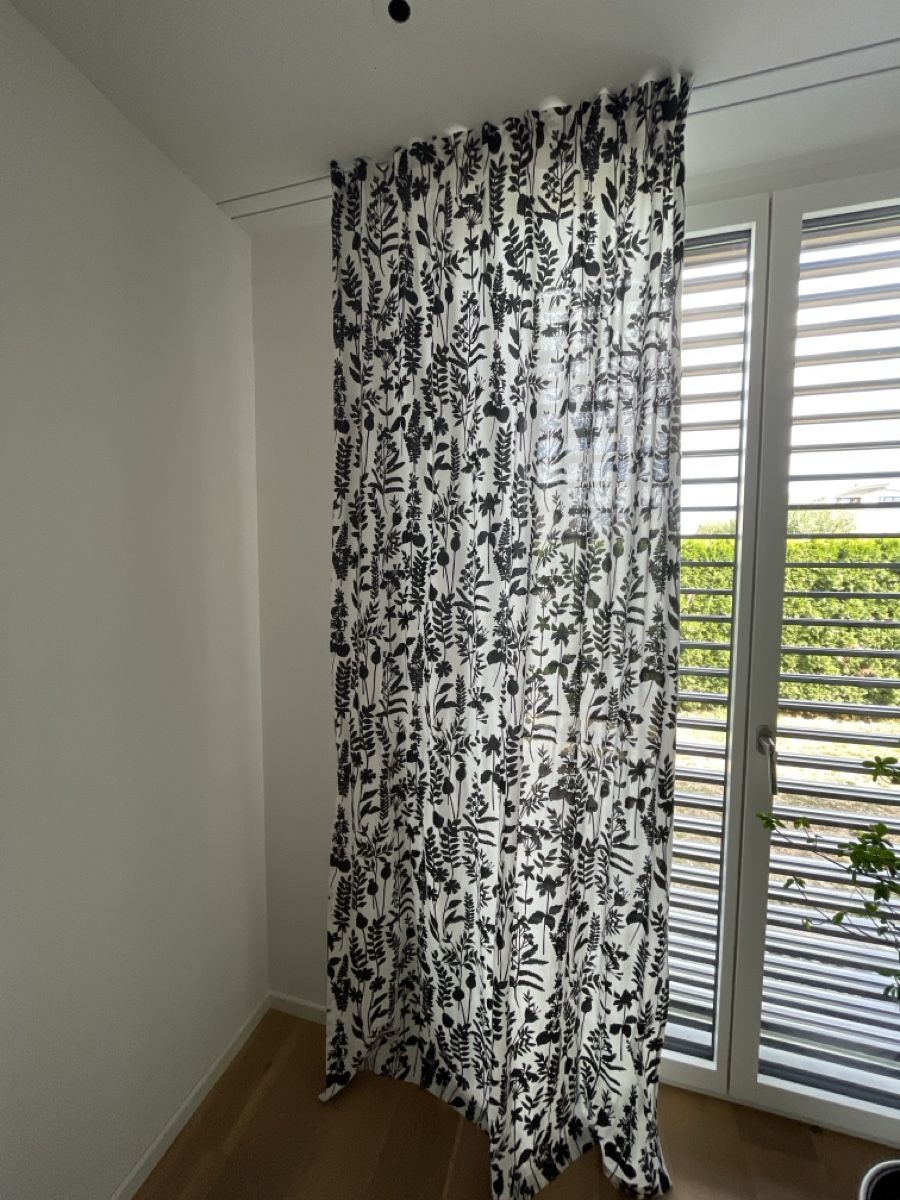 Ikea Tende: Ikea Vorhang mit Pflanzenmuster – Usato da Oberentfelden venduto da nic_cxr8