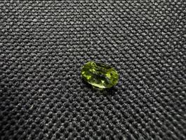Peridot, facettiert, 1.0ct, 5 x 7 mm