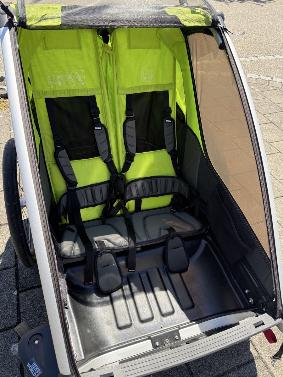 Thule Rimorchi: Kinderanhänger Thule Chariot Cab 2, Zweisitzer – Usato da Ersigen venduto da Casasu 1
