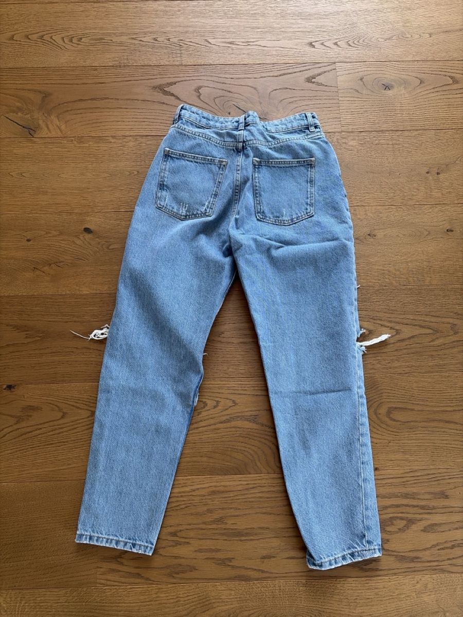 Zara Jeans: Jeans Damen Grösse 36 Ripped – Gebraucht aus Chur von Mity88 1