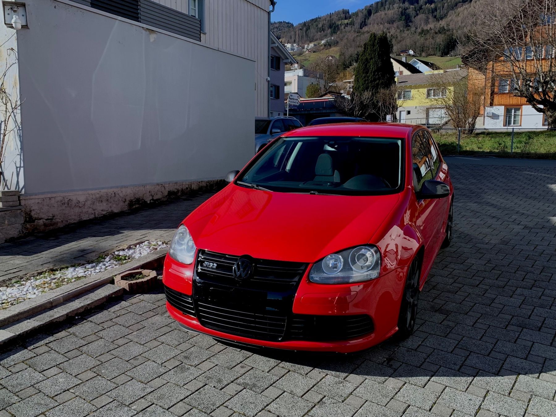 VW Automobili: VW Golf 5 R32 DSG – Usato da Rebstein venduto da Cache