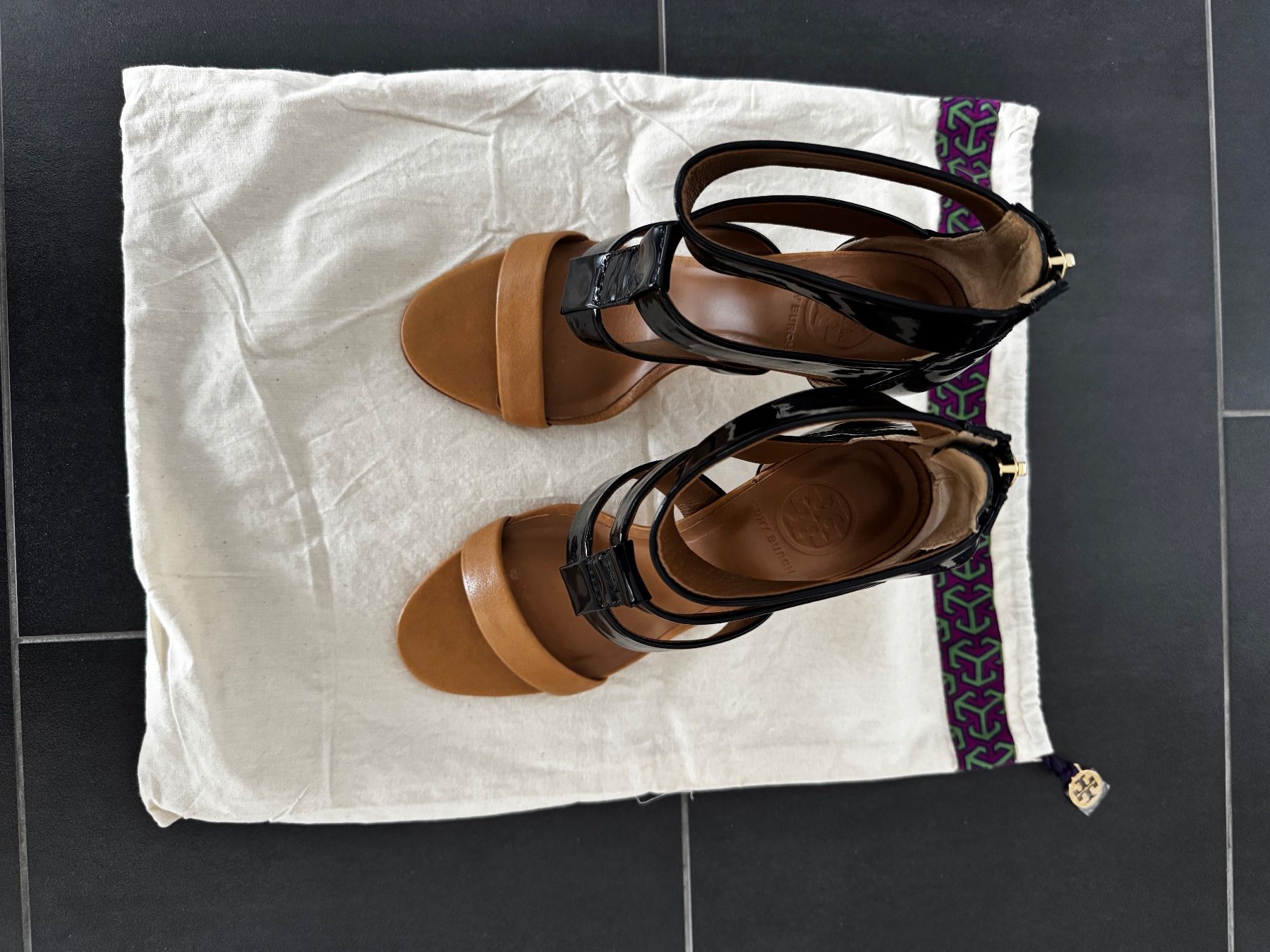 Tory Burch Scarpe da donna: Tory Burch Sandalen, Leder Lack Optik, Grösse 40 – Usato da Steinhausen venduto da Cgnzug 1