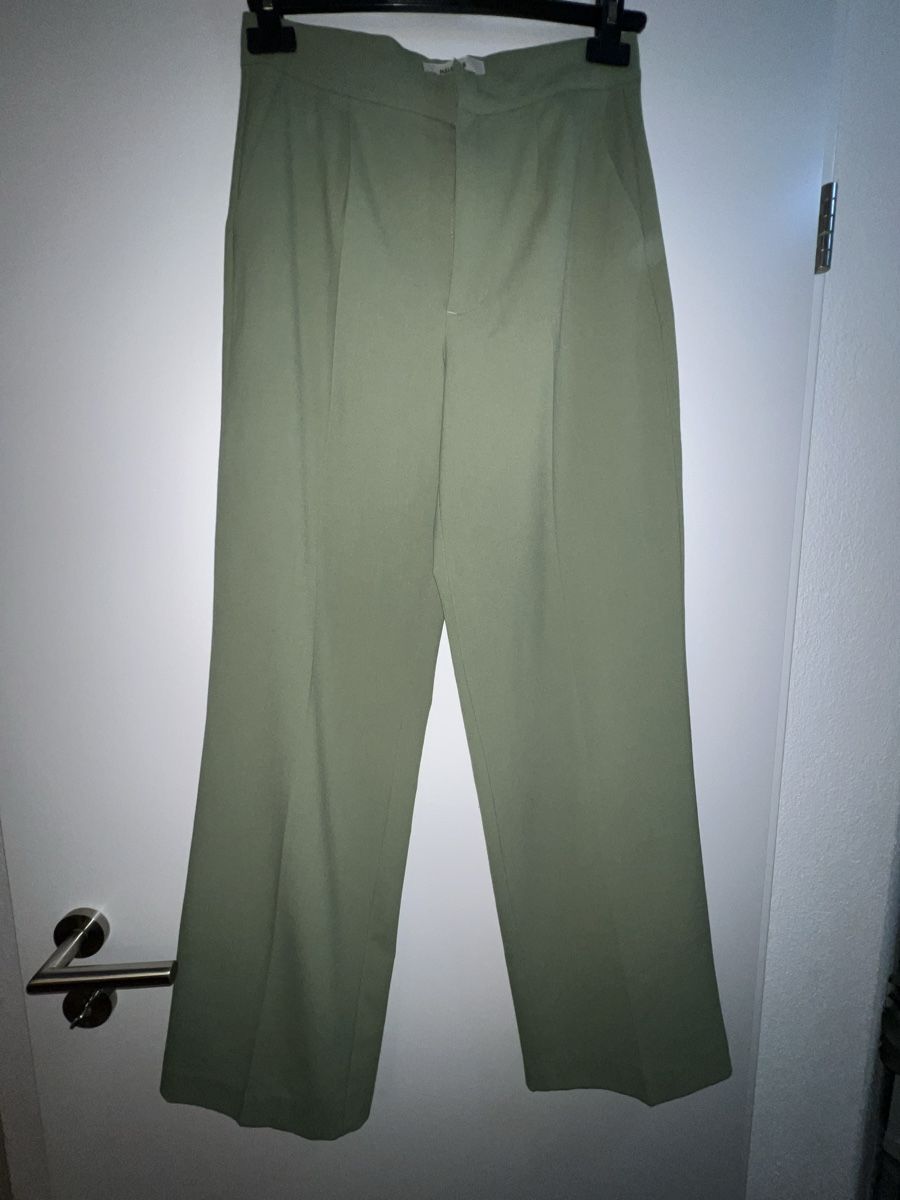 Pull&Bear Hosen: Stoffhose von PULL&BEAR Mittelgrün – Gebraucht aus Freidorf TG von Iris1970