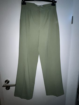 Stoffhose von PULL&BEAR Mittelgrün