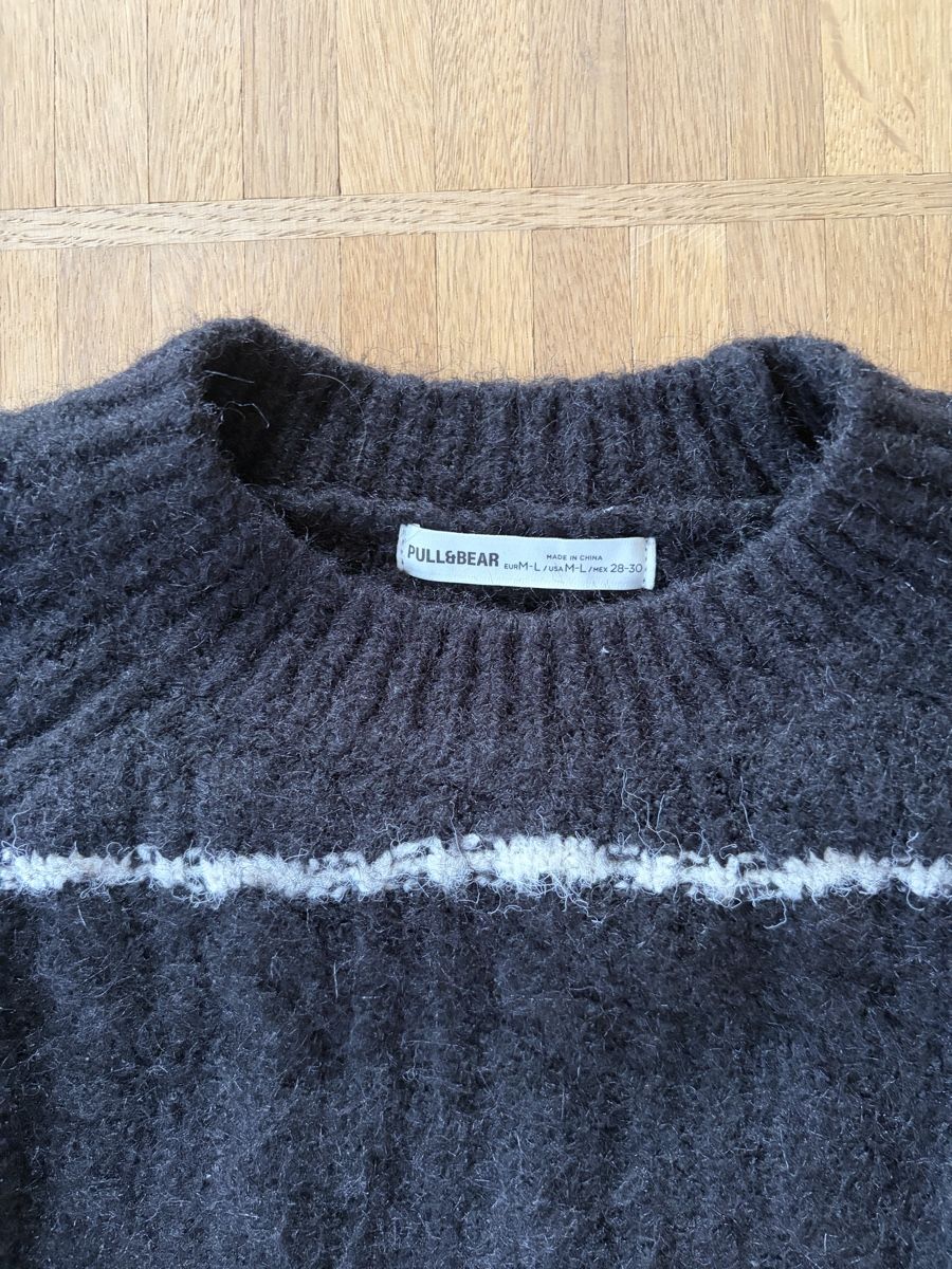 Pull&Bear Pulls & Sweat-shirts: Schwarzer Pullover mit weissen Streifen – D'occasion à Zürich par bib_ds9n 1