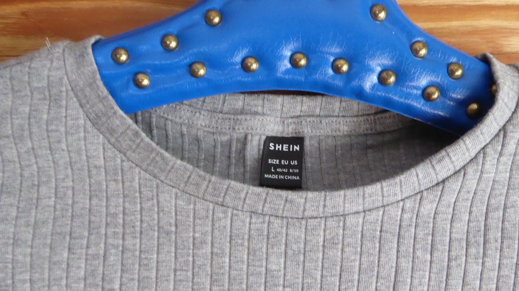 Shein T-shirt: Bauchfreies Tshirt Gr M  SHEIN – Usato da Sargans venduto da Benziner 1