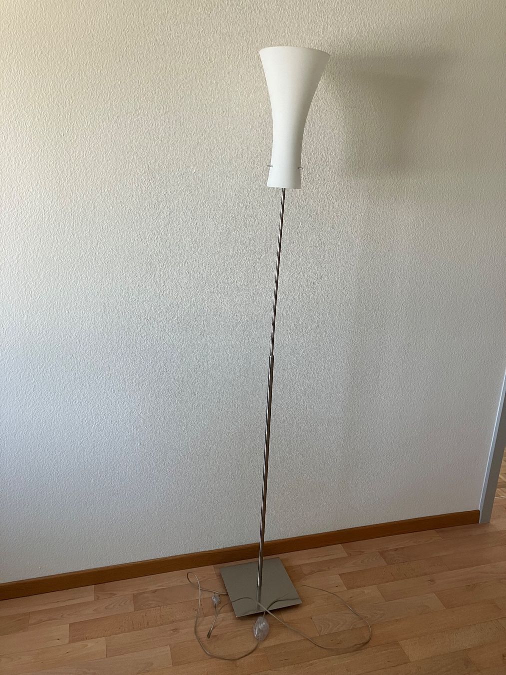 Lampade: Stehlampe weiss Metall modern Standlampe – Usato da Jona venduto da sil_277s