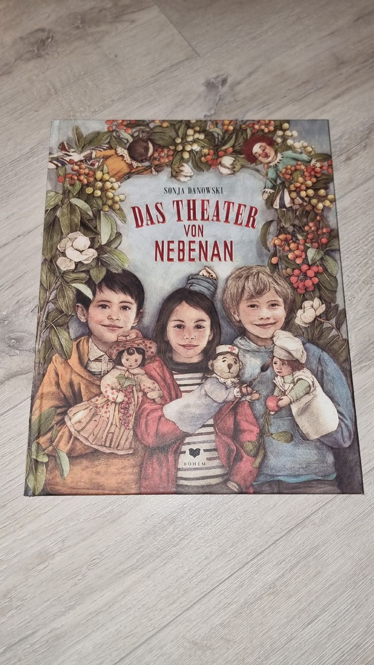 Libri: Das Theater von Nebenan - Neu wunderschöne Bilder  – Nuovo (secondo la descrizione) da Wigoltingen venduto da Zuckerfee84
