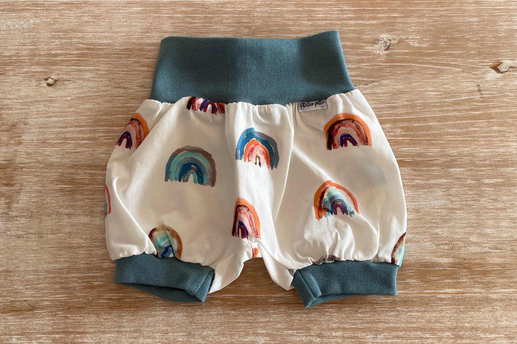 Pantaloni: Baby Pumphose Regenbogen, Grösse 56/62 – Nuovo (secondo la descrizione) da Burgdorf venduto da Crown.