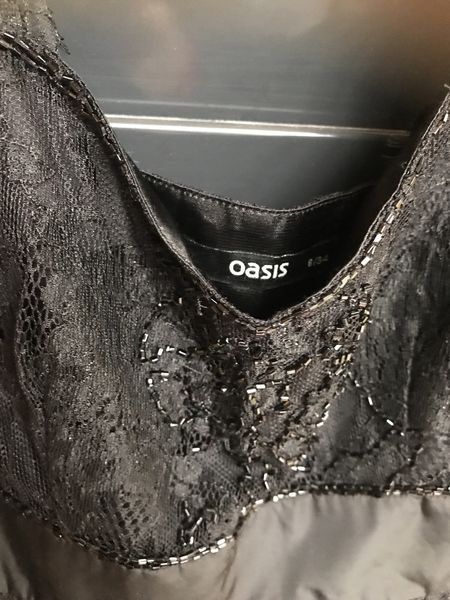 Kleider: Damen Cocktail Kleid schwarz Oasis 34 – Gebraucht aus Bergdietikon von antovale 1
