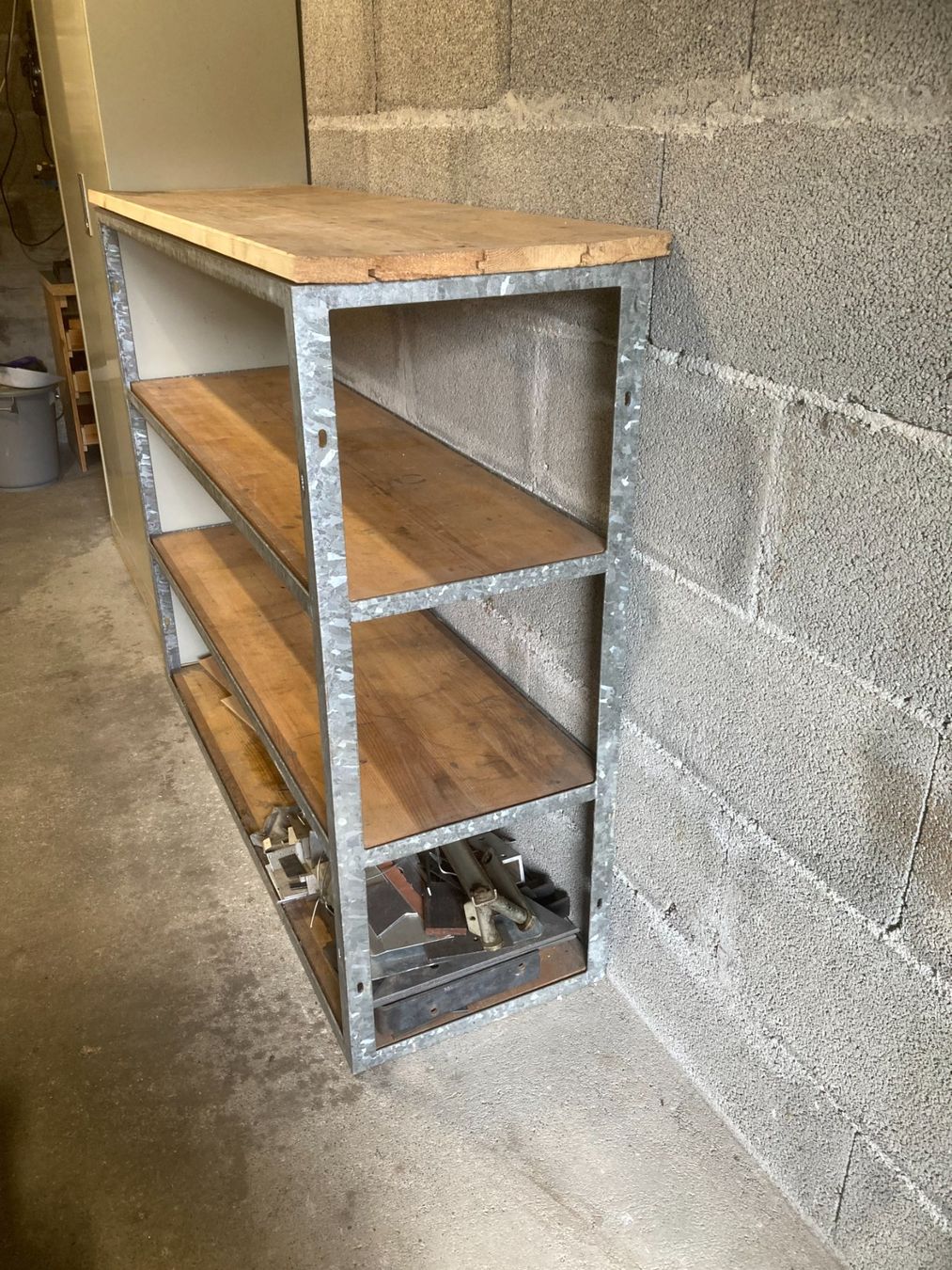 Scaffali: Gestell metall – Usato da Krattigen venduto da 033rad 1