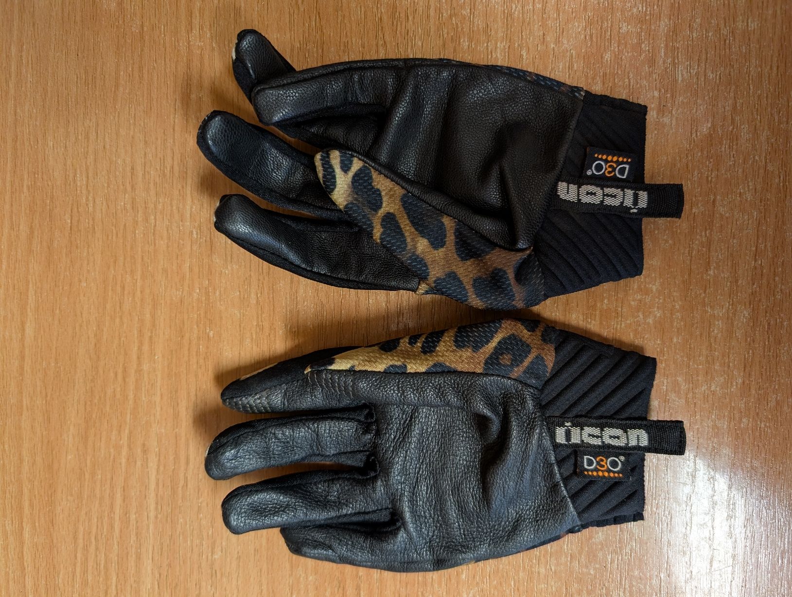 Icon Guanti & manicotti: ICON1000 Bike-Handschuh – Usato da Niederurnen venduto da maus.on.the.bike 1