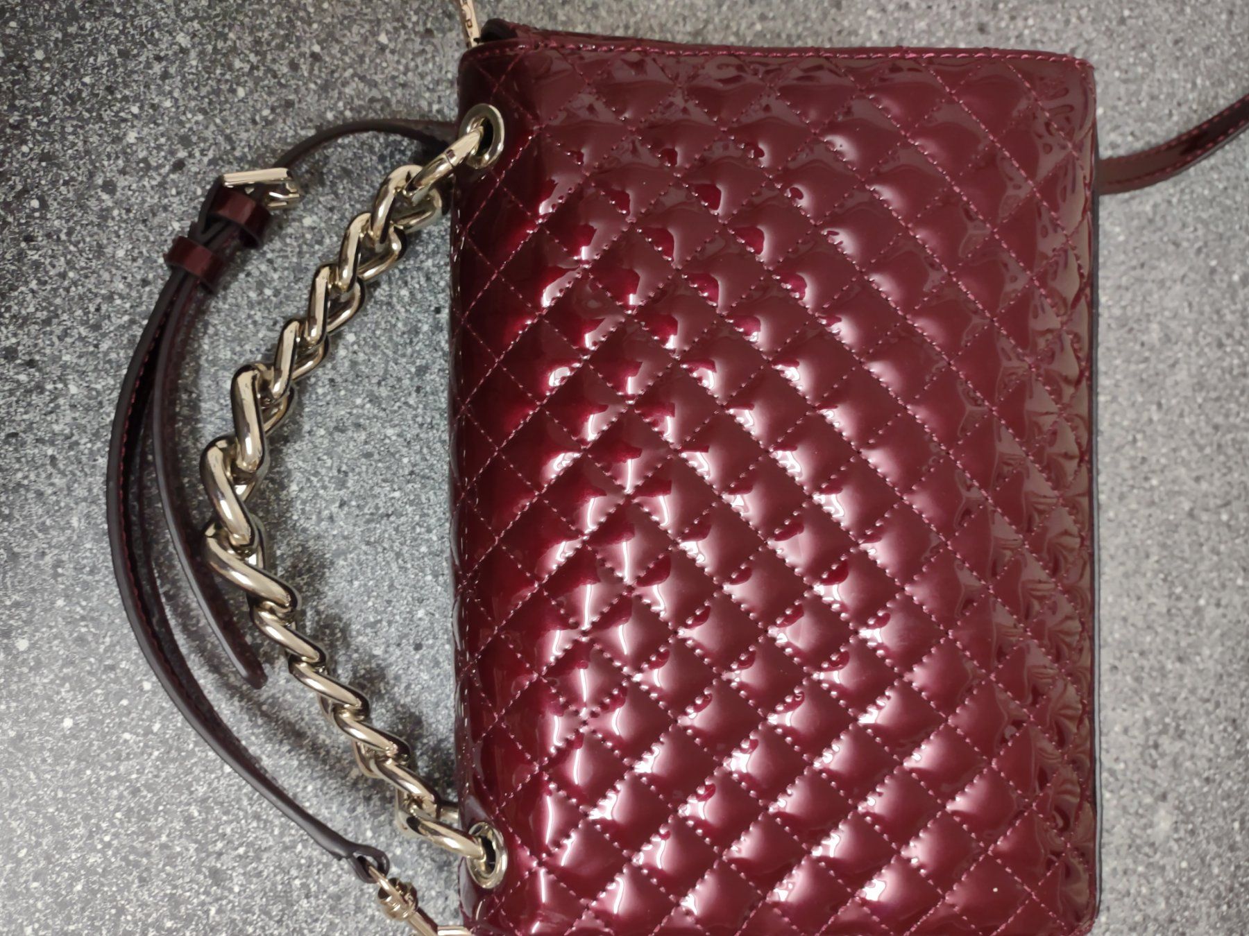 Guess Taschen für Damen: Original Guess Tasche Weinrot – Neu (gemäss Beschreibung) aus Montlingen von Nikita-Sidney 1