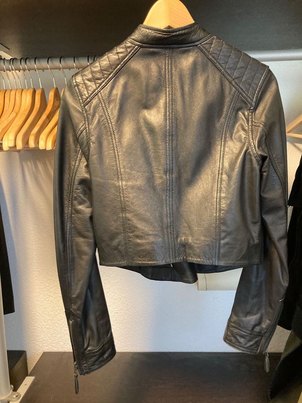 Tommy Hilfiger Giacche: Tommy Hilfiger Damenlederjacke – Usato da Schaffhausen venduto da Luxus99 2