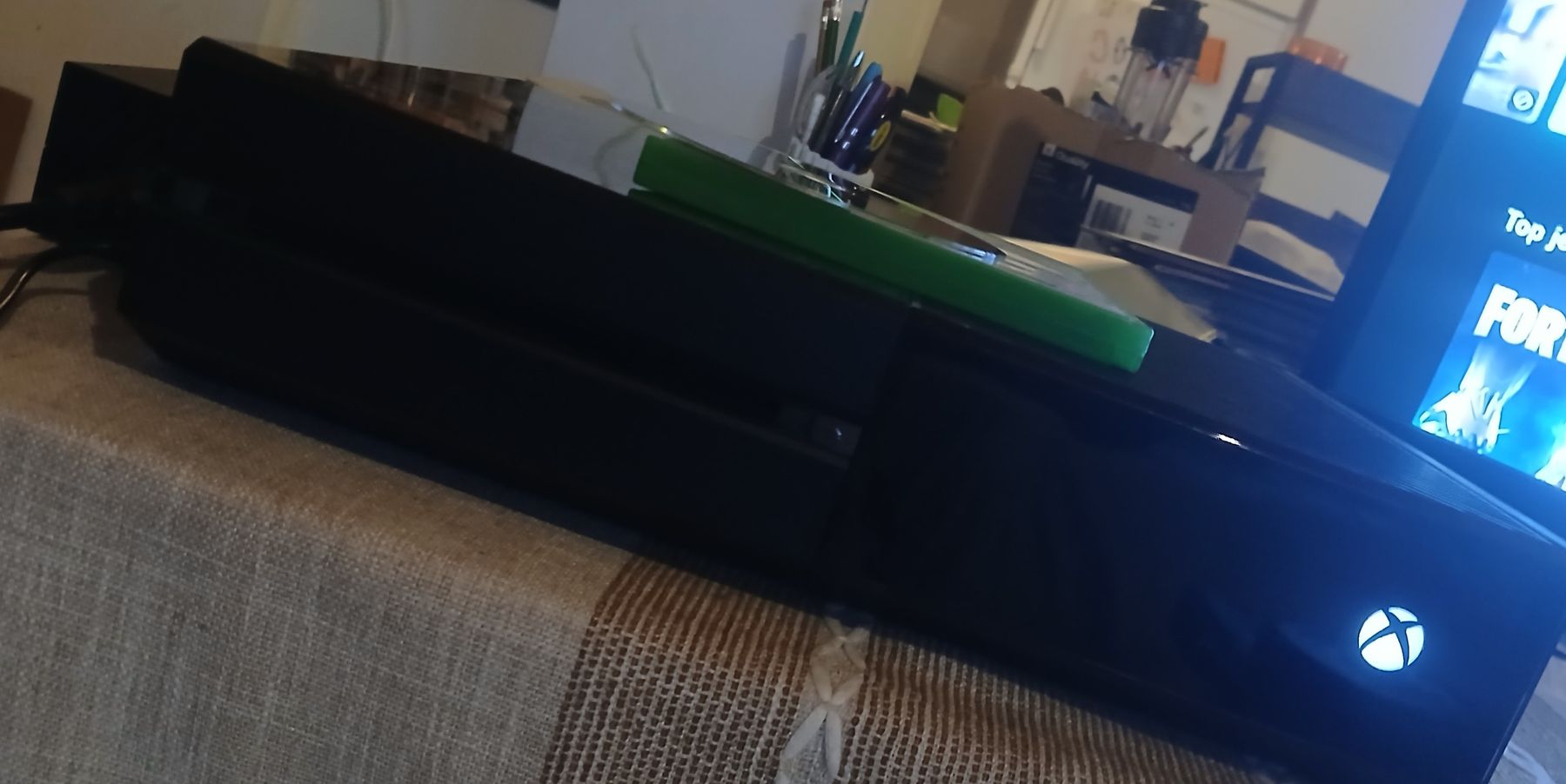 Microsoft Konsolen: xbox one avec 1 manette  – Gebraucht aus Cudrefin von tow_bh8j