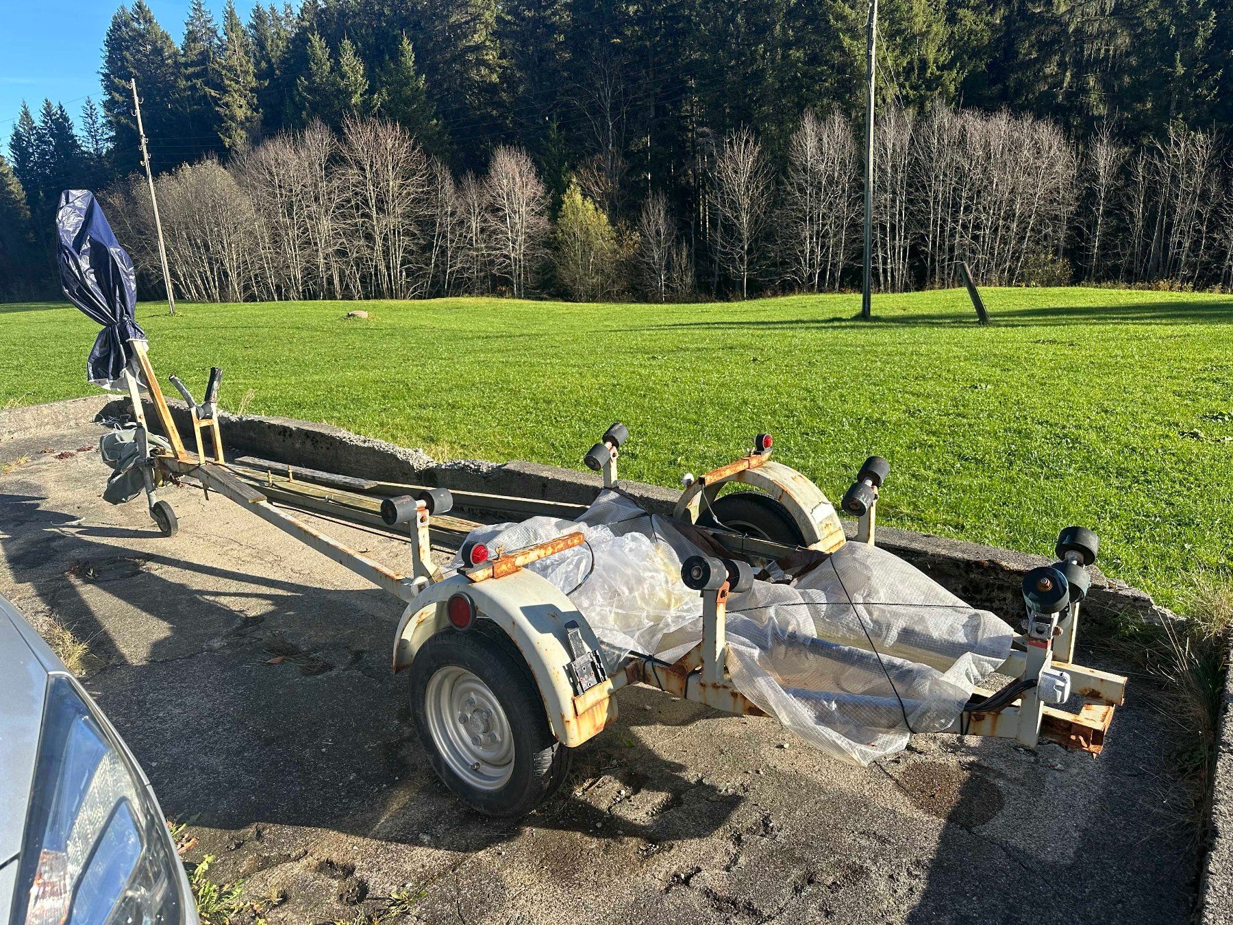 Rimorchi: Bootsanhänger für kleinere Boote oder Jetskis – Usato da Bennau venduto da Santolina