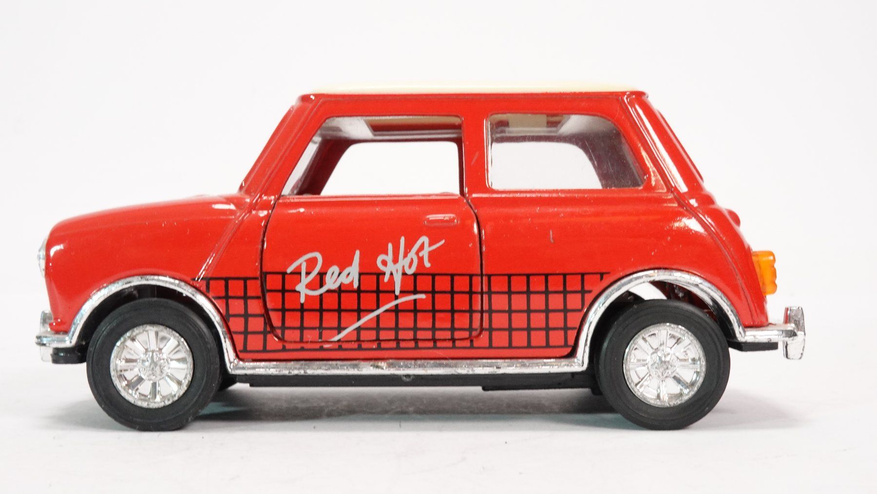 Bburago Modellini d'auto: e30 China 1:24?? Mini Red Hot – Usato da Thun venduto da evinka_gmbh 2