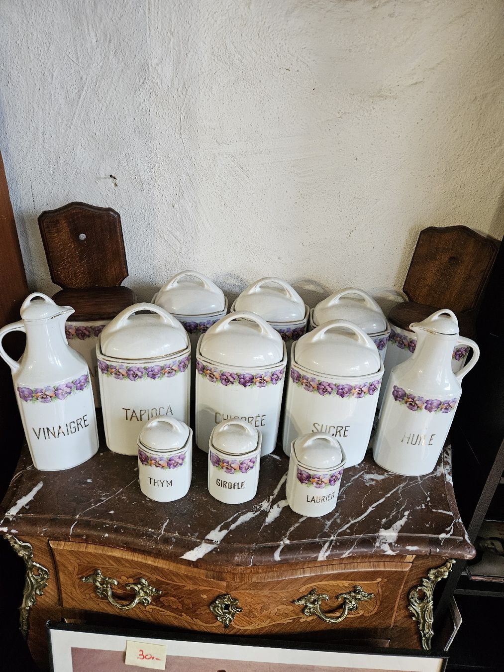 Set di piatti: ensemble de 13 pots à épices anciens – Usato da Cortaillod venduto da lemaurice01