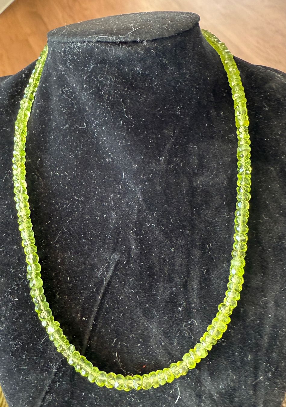 Catenine: Elegante Peridot Halskette, facettiert – Nuovo e nell'imballaggio originale da Ebikon venduto da elischka