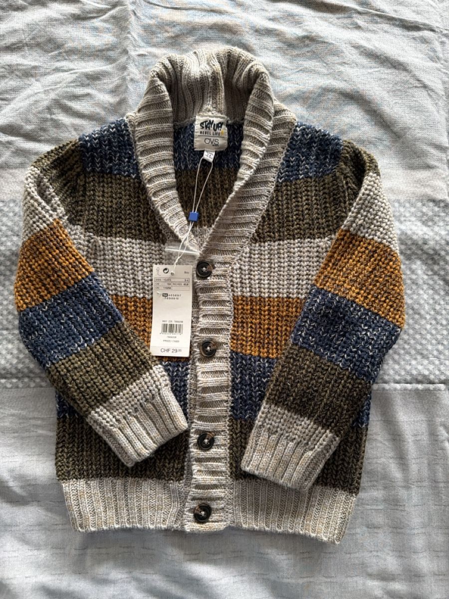 Giacche & Cappotti: Neuwertige OVS Strickjacke Grösse 104 – Nuovo e nell'imballaggio originale da Muri AG venduto da ReBoutique 1