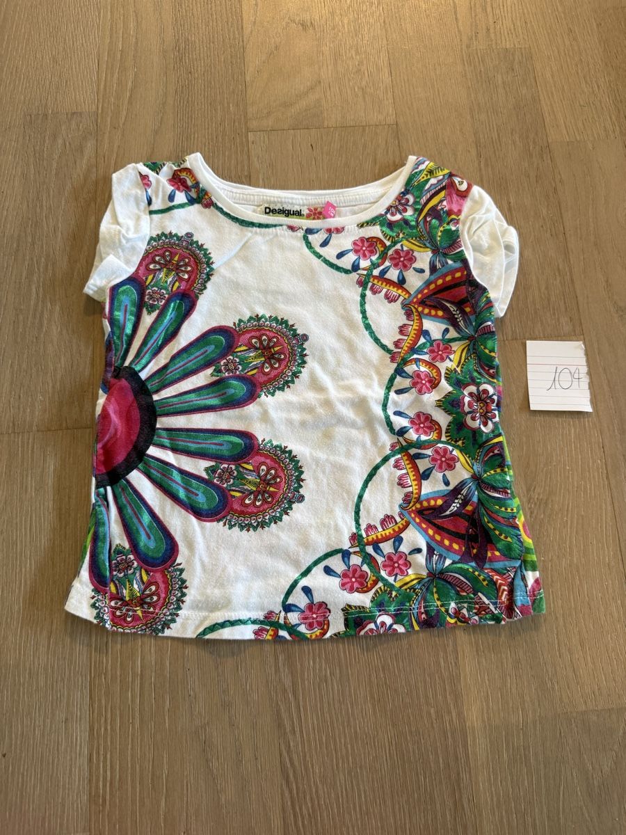 Desigual Camicette, T-shirt & Top: Desigual T-Shirt, Grösse 104 – Usato da Winkel venduto da zucchetti