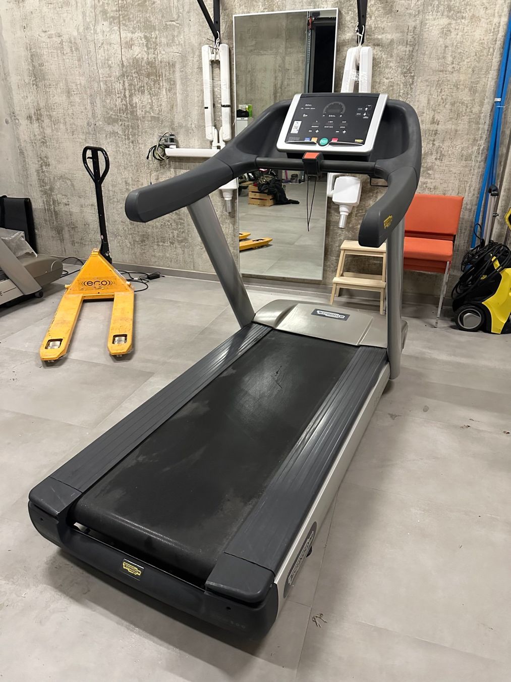 Technogym Hometrainer: Technogym Excite, tapis de course professionnel, salle de sp – Usato da Payerne venduto da id-elektro 5