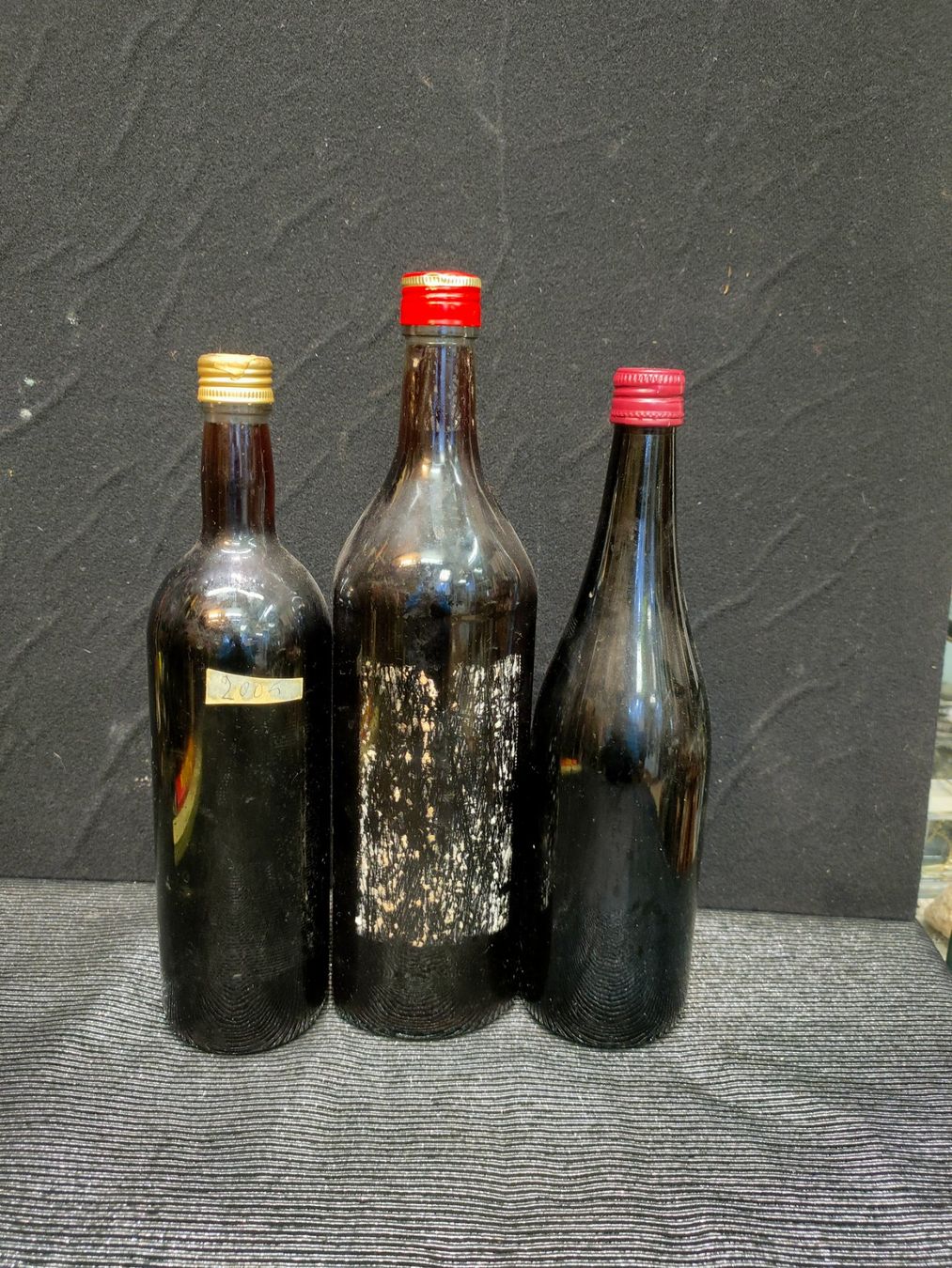 Spirituosen: LOT DE 3 BOUTEILLES SURPRISES – Gebraucht aus Genève von Leboucheoreilles