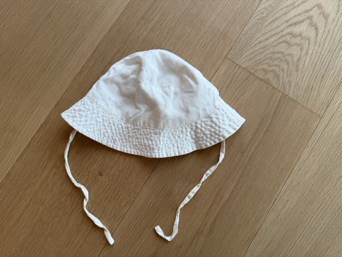 H&M Altro abbigliamento per bambino: Sonnenhut, Gr. 104, weiss, Leinen – Nuovo (secondo la descrizione) da Planken venduto da tbswlch
