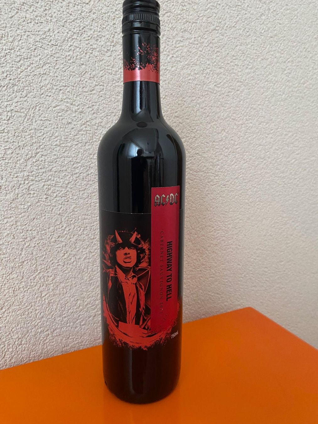 Wein: AC/DC Rotwein Sammlerstück – Neu und originalverpackt aus bern von malfobe 1