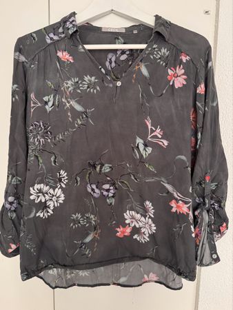 Bluse grau mit Blumen Gr. 40