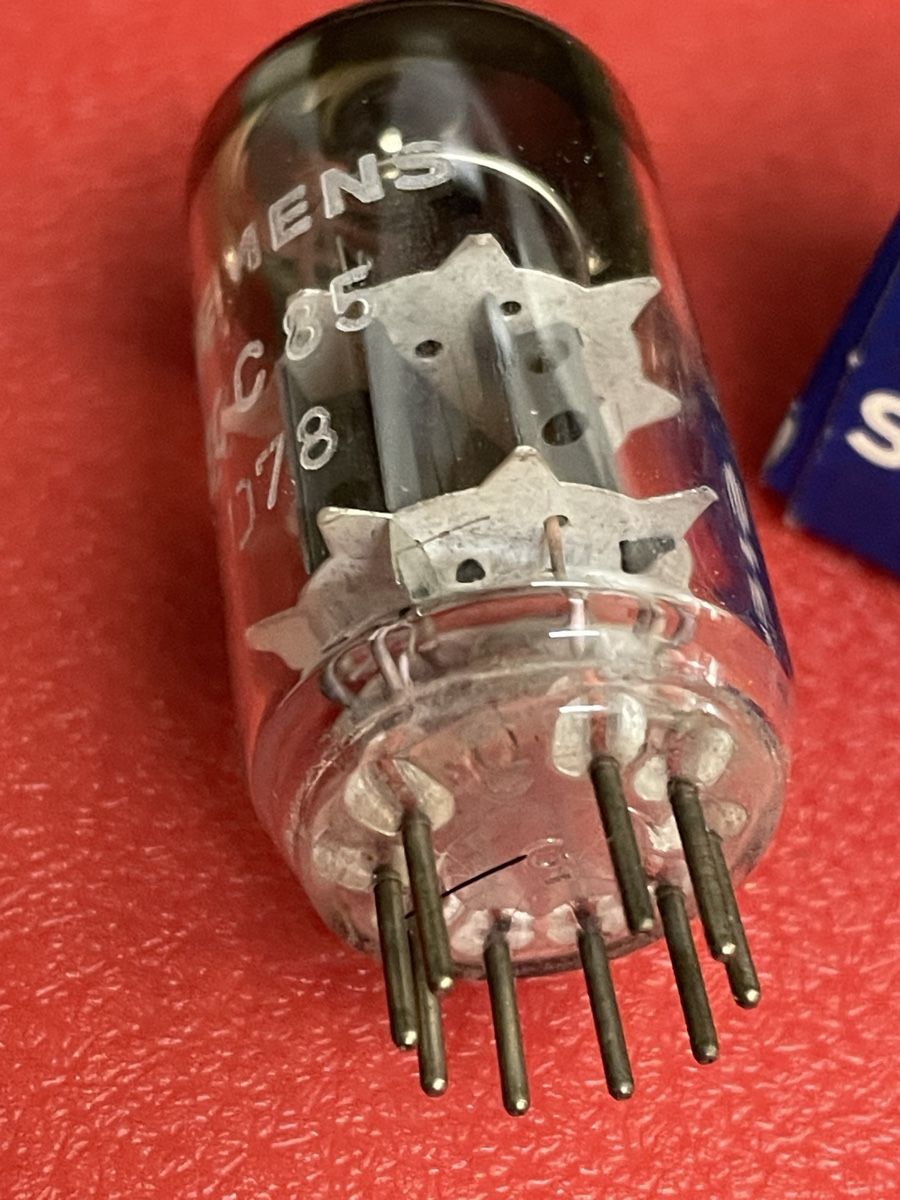 Siemens Componenti elettronici: ECC85 Siemens  – Nuovo e nell'imballaggio originale da Oftringen venduto da Jradioman 1