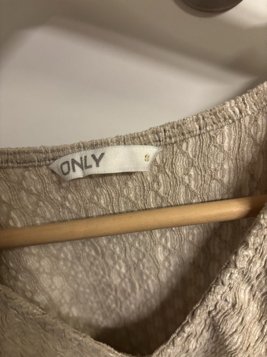 Chemisiers: Langarm Bluse Only beige strukturiert Grösse S – D'occasion à Winterthur par van_8fsq 1