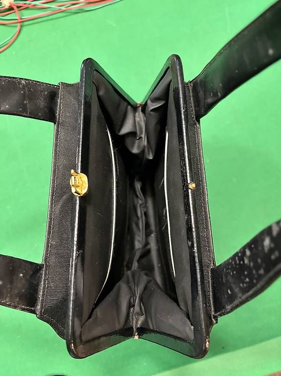 Borse da donna: Schöne schwarze Lacktasche – Usato da Lausen venduto da Re4649 1