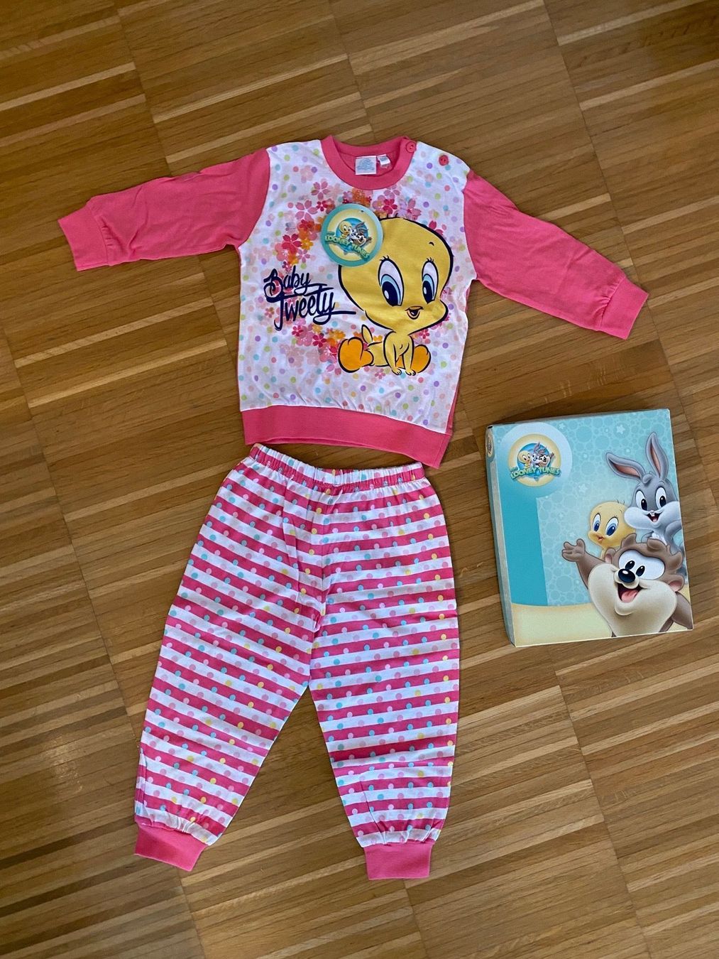 Pyjamas & Ähnliches: Neues Pyjama Looney Tunes 18Mt – Neu und originalverpackt aus Zürich von Freudefant