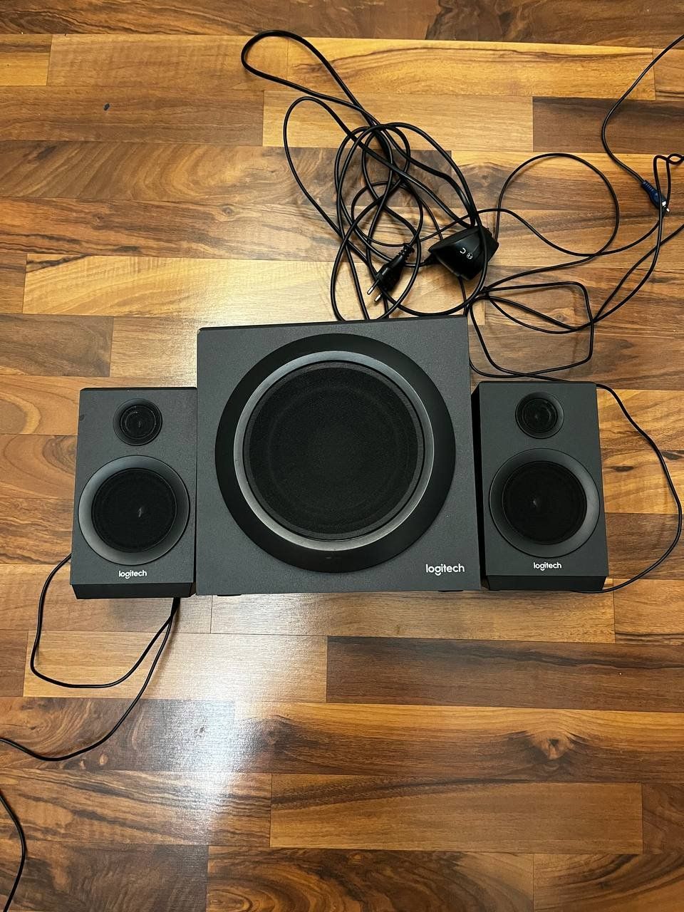 Logitech Lautsprecher: Haut-parleurs Logitech 2x + sub – Gebraucht aus Le Grand-Saconnex von geo_mc5g