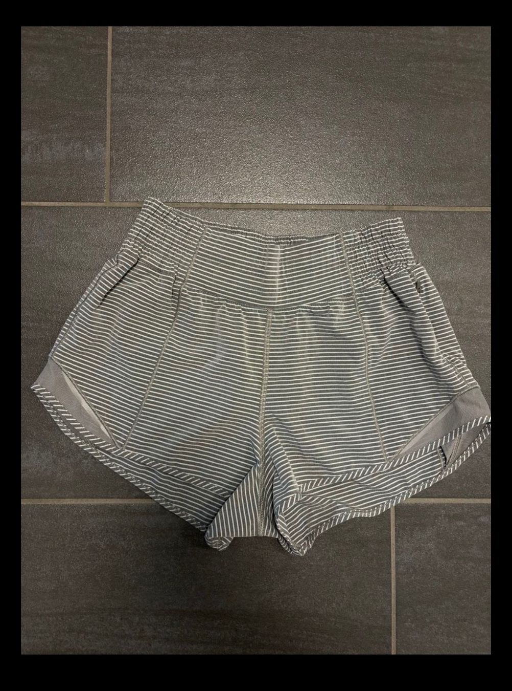 Lululemon Pantalons: Lululemon Shorts S – Neuf (Voir description) à Horgen par vhupfu91