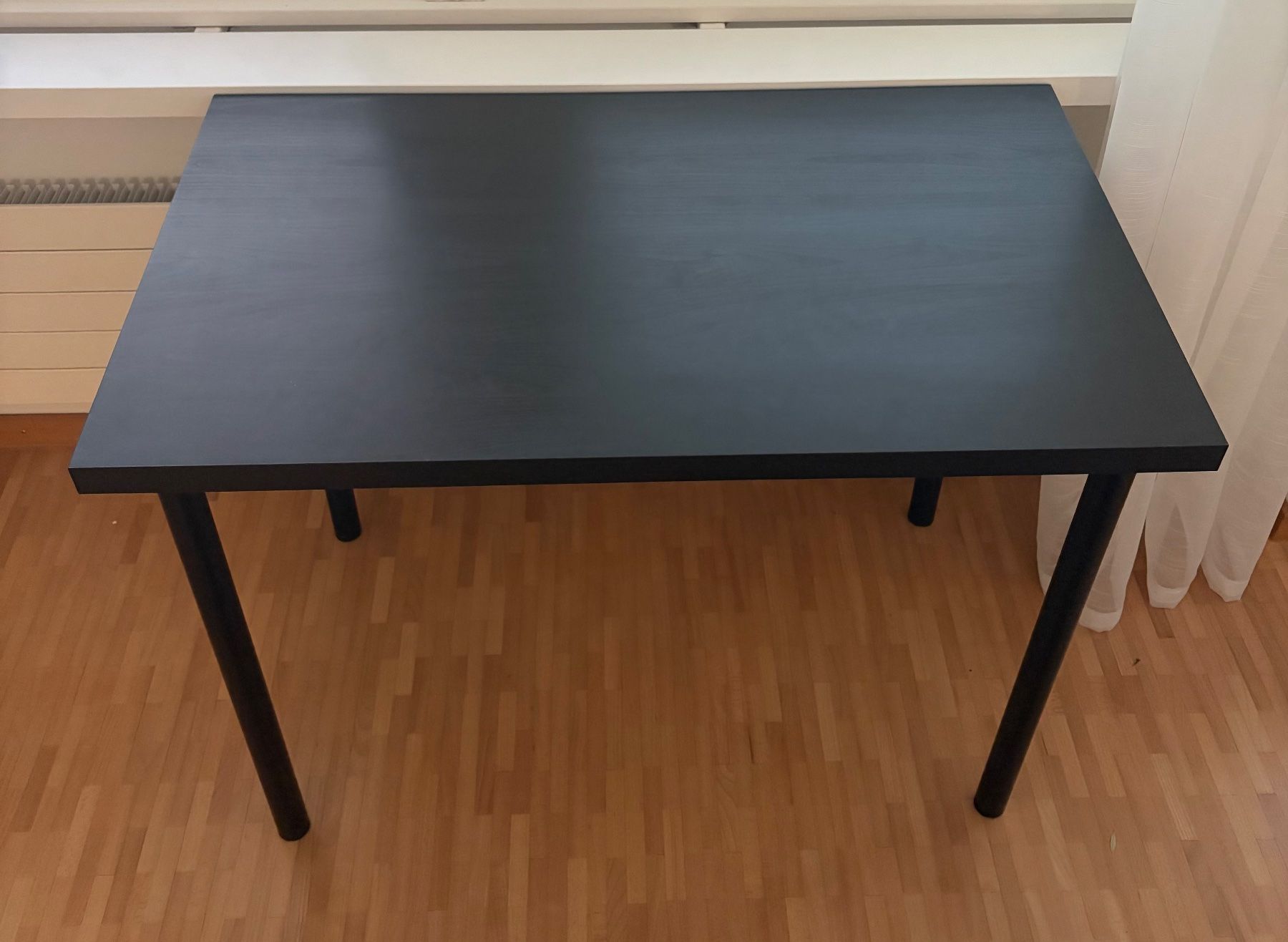 Ikea Bureaux: Schwarzer Tisch – D'occasion à Basel par berenice.roch