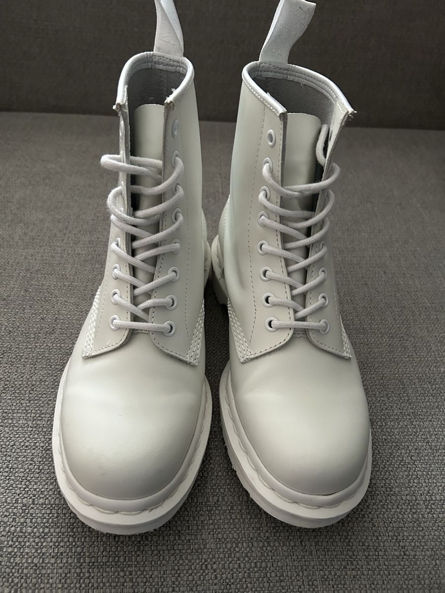 Dr. Martens Scarpe da uomo: Weisse Dr. Martens Grösse 41 – Nuovo (secondo la descrizione) da Arlesheim venduto da Mega.Mindy