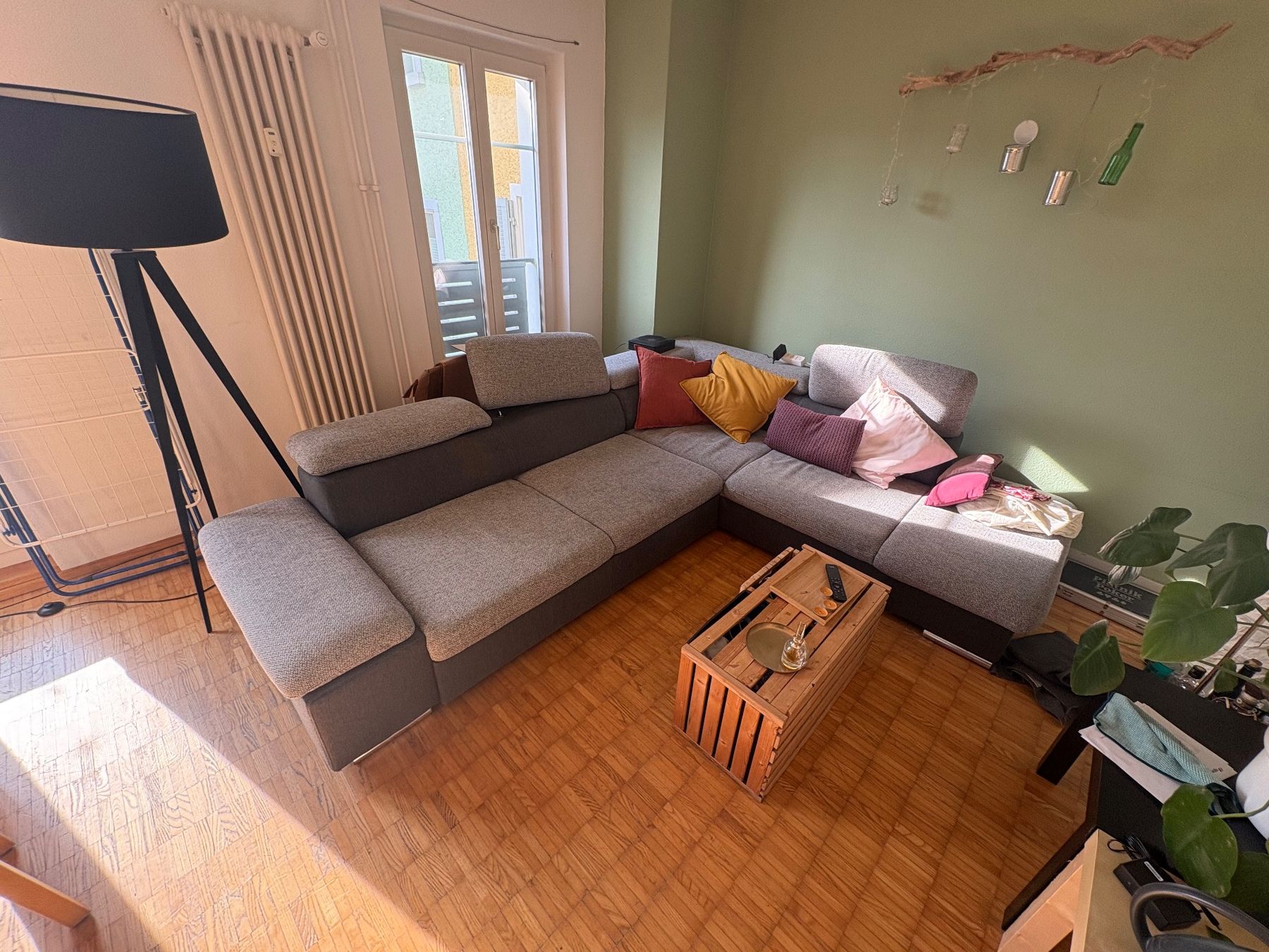 Divani: Graues Eckesofa, Stoff, fürs Wohnzimmer – Usato da St. Gallen venduto da ana_shp5