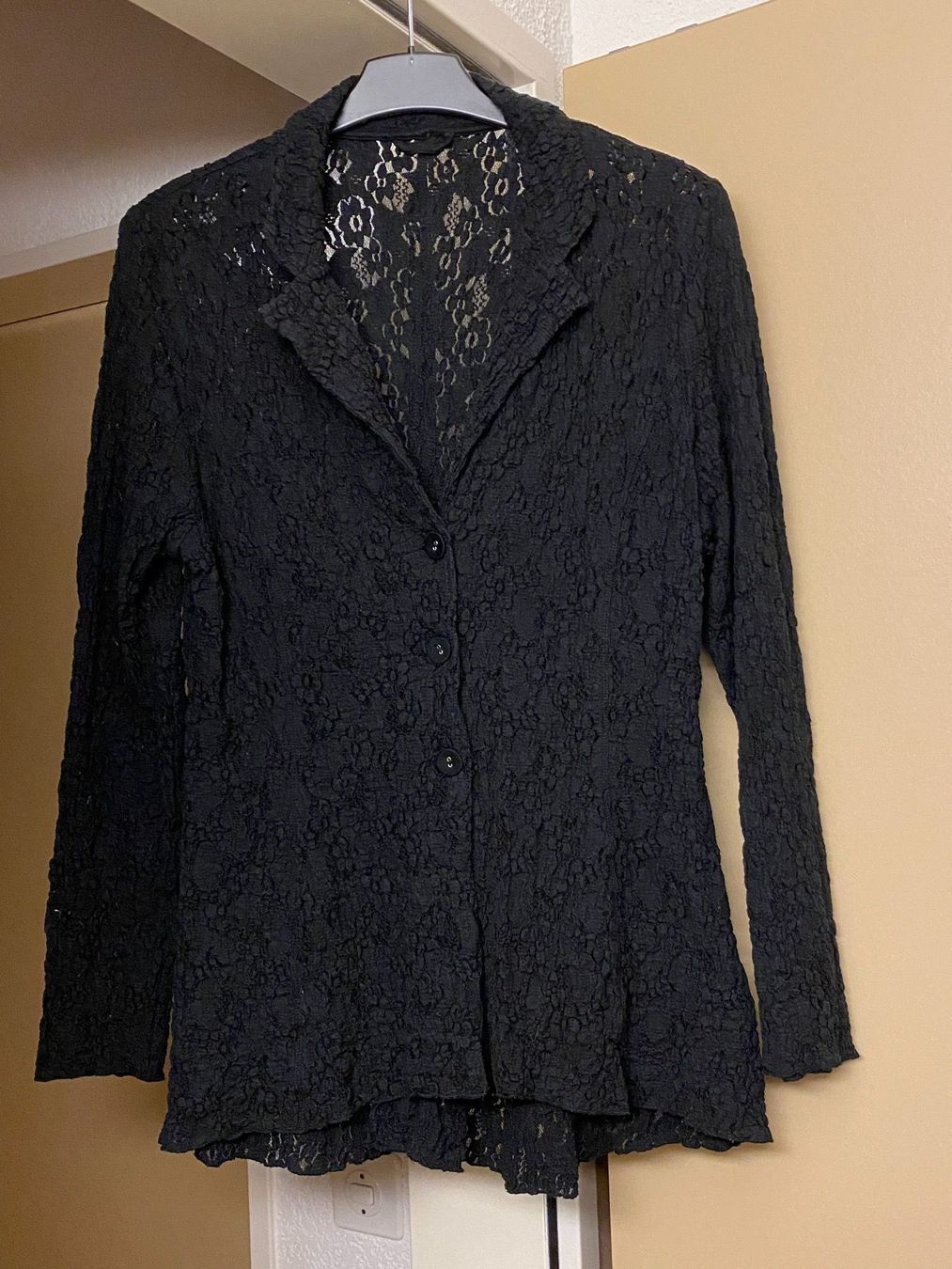 Camicette: Bluse / Jacke schwarz, Spitzenoptik ,Gr. M – Usato da Dietlikon venduto da Trukaip