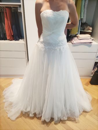 Brautkleid von Lusan Mandongus inklusive Bolero in Grösse 34