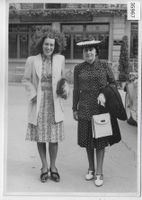 Zwei modische Damen - Femme Mode 1943