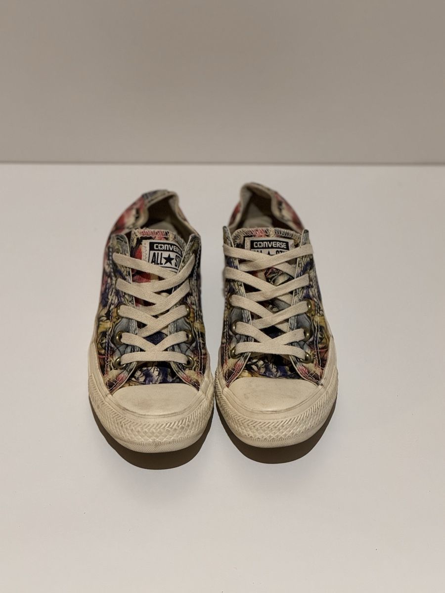 Chaussures femmes: Converse Blumenmuster – D'occasion à Glattpark par Kleider_shop