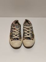 Converse Blumenmuster