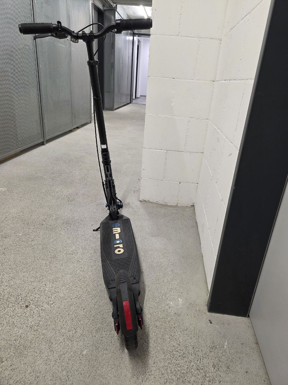 Micro Kickboard: Micro emicro E-Scooter (an Bastler / als defekt/ – Difettoso da Muri AG venduto da mar_dw87 1