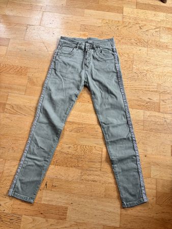Damenhose mit Nieten Grösse S