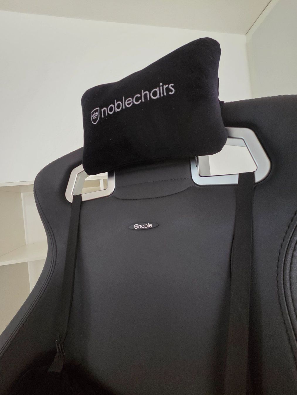 Noblechairs Sedie: noblechairs EPIC Gaming Stuhl – Nuovo (secondo la descrizione) da Luzern venduto da remo2304 7