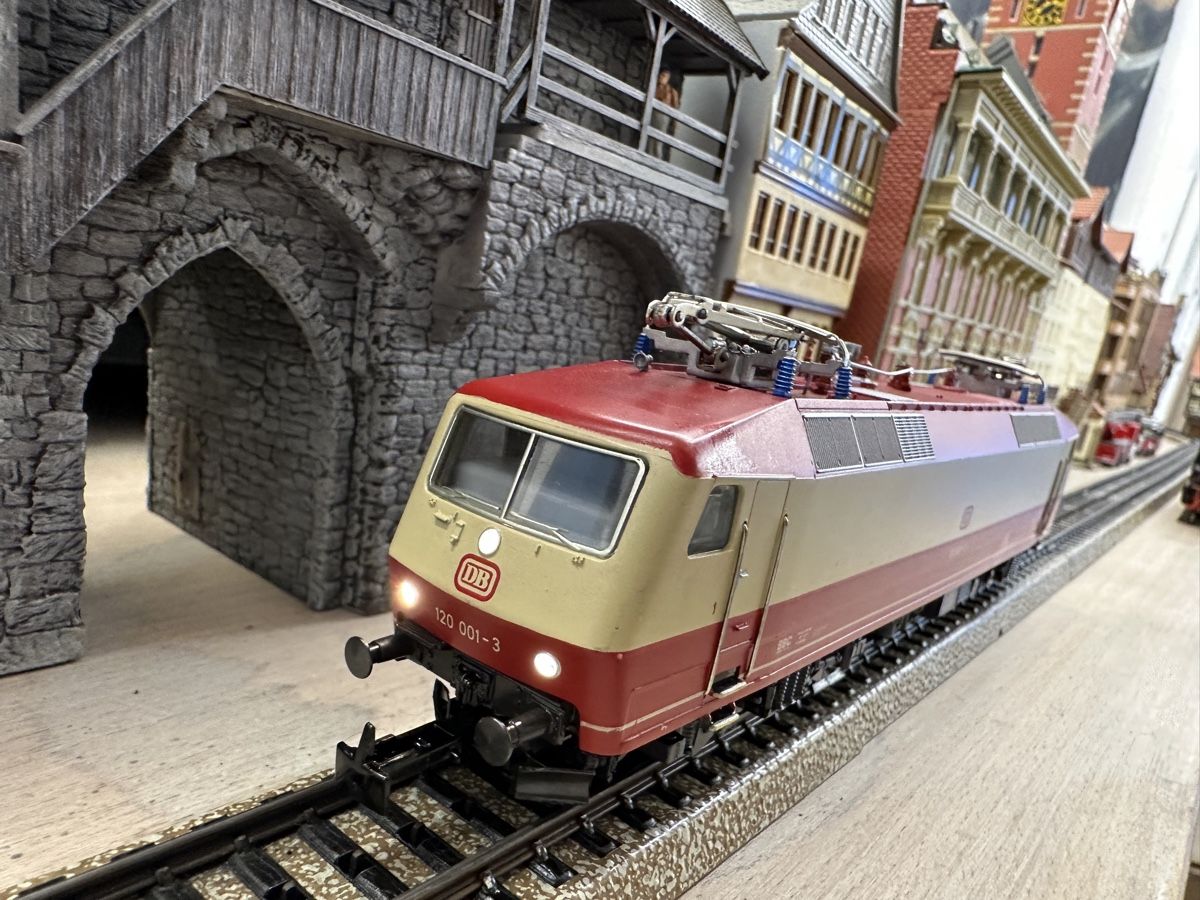 Märklin Modellini di ferrovie: Märklin 3153 DB BR 120 – Usato da Lupsingen venduto da New-Haven