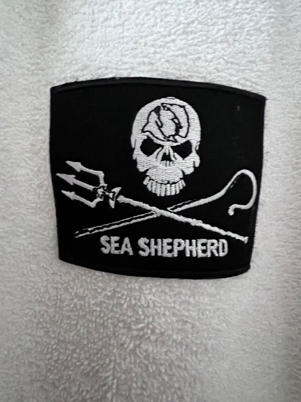 Accappatoi: Bademantel aus Baumwolle mit Sea Shepherd Patch – Usato da Steckborn venduto da Holiday66 1