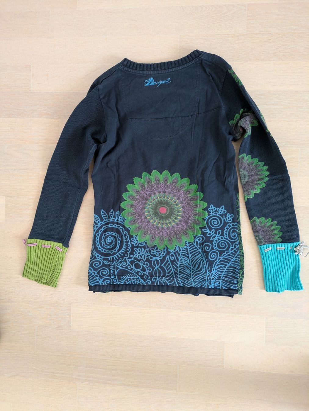 Desigual Maglioni & Felpe: Desigual Pullover Gr. M bunt mit Glitzersteinen – Usato da Muttenz venduto da Koalabaer02 1
